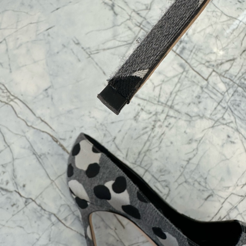 Manolo Blahnik Grey pumps with spots 
Size 37.5 - Picture 5 of 5